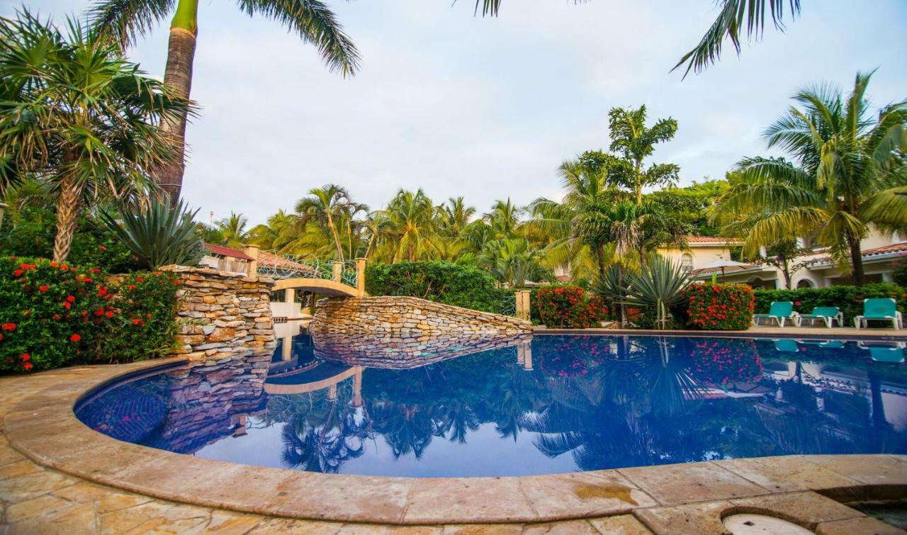 Mayan Princess Beach & Dive Resort Вест Бэй Экстерьер фото